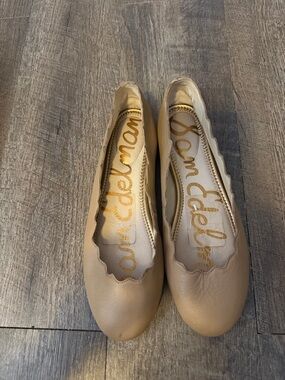 Sam Edelman Beige Scalloped Leather Ballet Flats